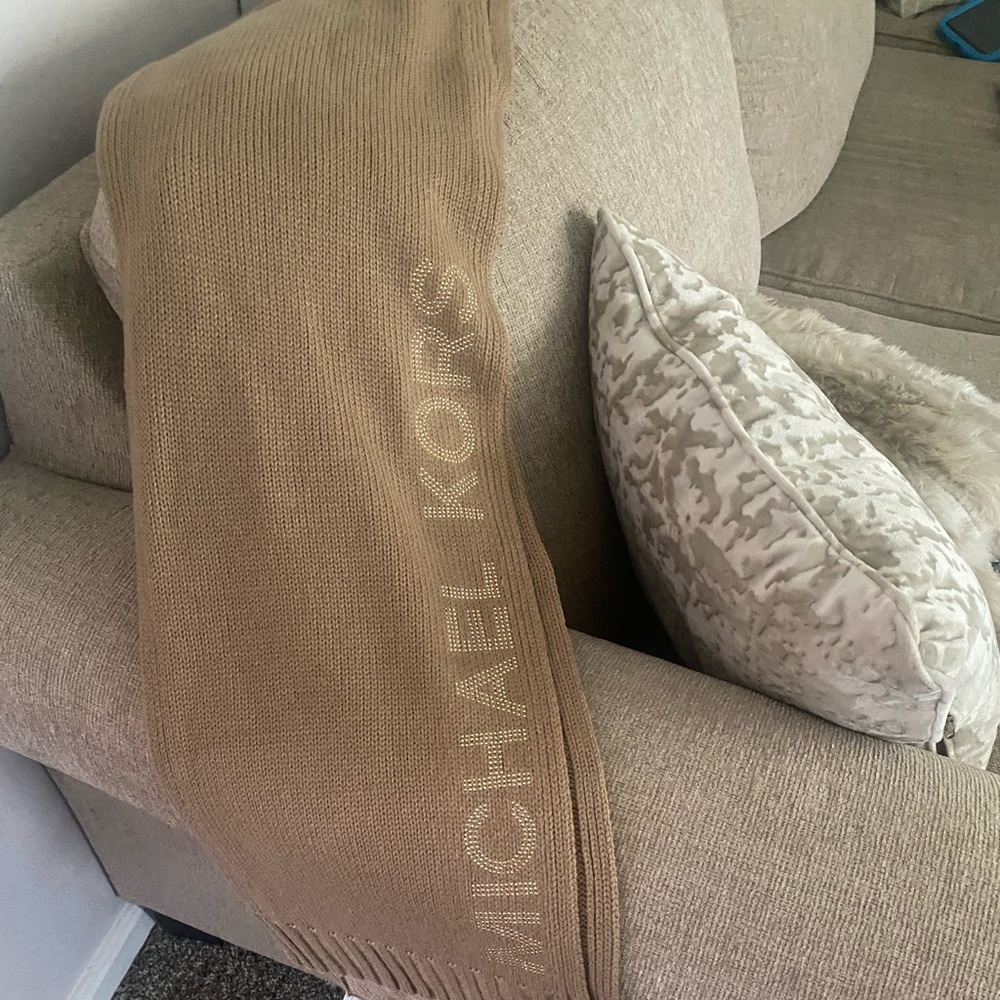 Michael kors cold weather scarf